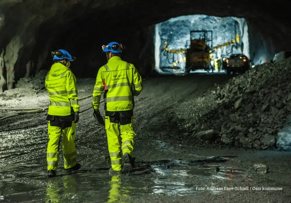 Arbeidere i tunnelen til Fornebubanen